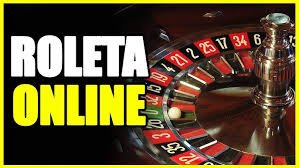 Pengguna memeriksa kode QRIS dengan teliti